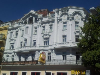 ZWEITWOHNSITZ/DIENSTWOHNUNG/FERIENWOHNUNG/BÜRO: Repräsentative, toprenovierte 4 Zimmer Wohnung 114 m² mit Wohlfühlcharakter, ruhig, perfekte Verkehrsanbindung