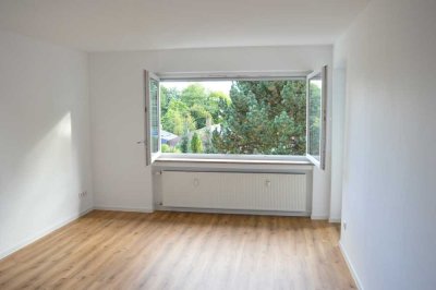 Moderne 3,5-Zimmer-Wohnung mit Balkon, EBK und Garage
