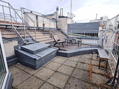 NASCHMARKT-NÄHE, FERNBLICK, 55 m2 Dachgeschoss mit Terrasse, Wohnküche, 1 Zimmer, Galerie, Wannenbad, Parketten, Eggerthgasse
