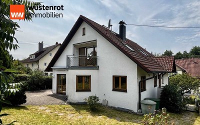 Großzügiges 2-Familienhaus mit Einliegerwohnung und vielseitigem Garten in ruhiger Lage.