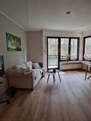 Voll ausgestattete 2-Zimmer Wohnung, ruhige Waldrandlage, S-Bahn-Nähe