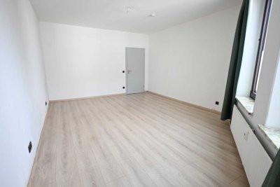Helle 2,5-Zimmer Wohnung! Ab sofort mit Einbauküche!