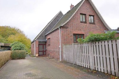 Tornesch - schöne Doppelhaushälfte mit Balkon und schönem Garten