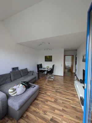 Helle 2-Zimmer-Dachgeschosswohnung mit Balkon, TG-Stellplatz und moderner Küche in Ertingen