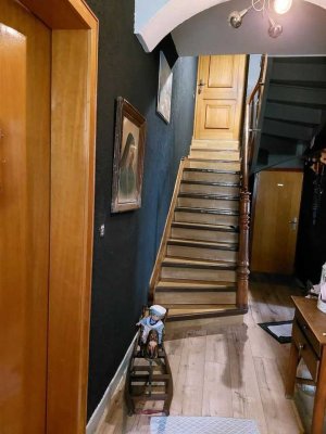 Freundliche und vollständig renovierte 3-Raum-Wohnung in Veldenz