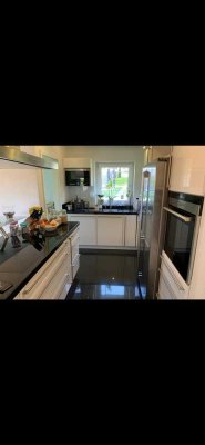 Stuttgart-Möhringen: Großzügige helle 4,5 Zi.-Wohnung Südbalkon, 2 Einzelgaragen