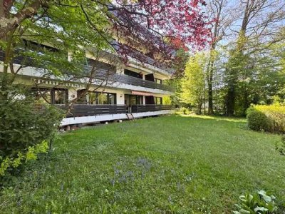 Charmante, großzügige Wohnung mit Balkon und herrlichem Blick ins Grüne. Kurzfristig verfügbar!