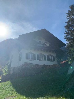 Geräumige, renovierte besondere 8-Zi-Landhau Villa mit EBK in Aschau im Chiemgau