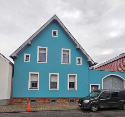 ~~ GEPFLEGTES SANIERTES EINFAMILIENHAUS MIT BALKON, STELLPLATZ, INNENHOF UND NEBENGEBÄUDE ~~