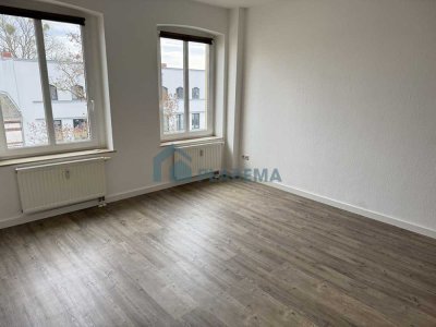 1-Zimmer Nähe Helios- Klinik, Wohnküche mit EBK