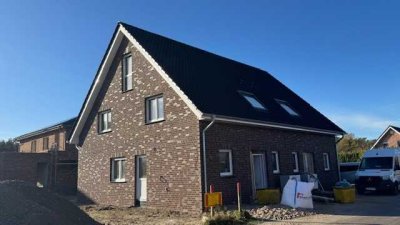 Moderne Neubau-Doppelhaushälfte – perfektes Familienzuhause in idyllischer Lage