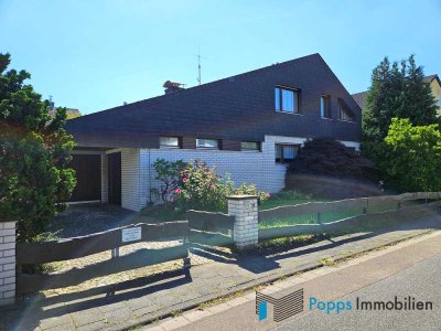 Großes freistehendes Einfamilienhaus mit Einliegerwohnung in ruhiger Seitenstraße von Fischbach
