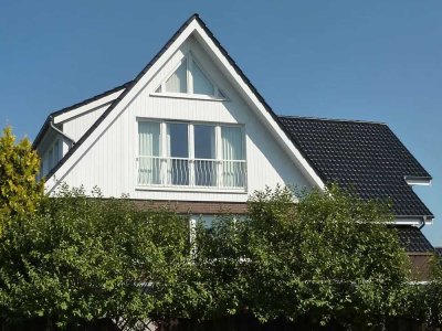 Schöne DG Wohnung mit eigenem Eingang, ausgebautem Giebel und Dachterrasse