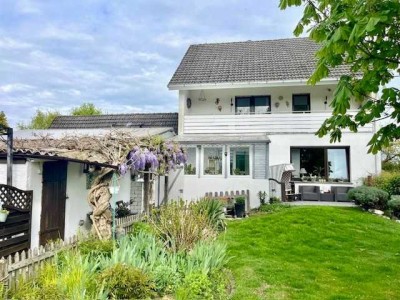 Ländl. gel. 2-Fam. Haus (2 ETW) m. Blick ins Grüne wunderschönes gr. GS Teich 33428 Marienfeld