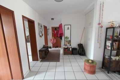 Tolle 3 -Zimmerwohnung auf 96 m²Wfl. mit Wintergarten und Balkon in Zentraler Lage von Köln Wahn