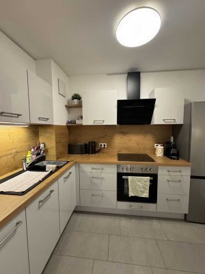 Attraktive 2-RW im 2.0G* frisch saniert* moderne Möblierung* EBK* Bad mit Dusche* zentrale Lage* Top