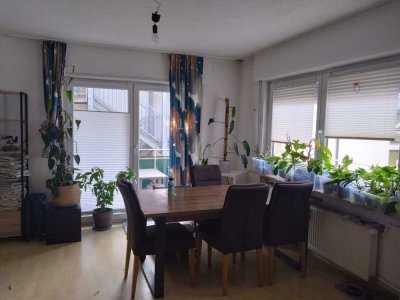 Gepflegte 3,5-Zimmer-Wohnung mit großem Balkon und offener Küche in Kämpfelbach-Ersingen