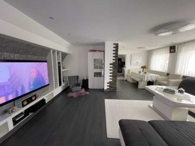 Moderne 4,5 Zimmer Maisonette Wohnung mit ca. 125qm Wohnfläche und 2 Bädern