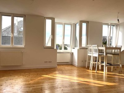 Lichtdurchflutete DG-Wohnung mit Balkon und Weitblick im stilvollen Altbau in Bonn-Poppelsdorf