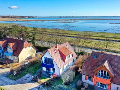 Ferienhaus auf Pachtland in unmittelbarer Strandlage mit 2 Vermietungseinheiten