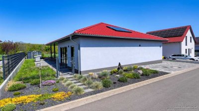 Wunderschöner moderner Bungalow mit Solarthermie und Pool