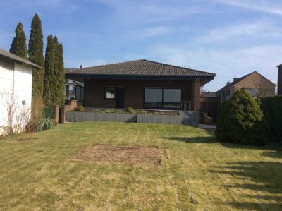 WF ca. 134 qm, (EG ca. 104 qm, UG ca. 30 qm ) Bungalow, Doppelgarage, 2  Abstellpl. Willich (Anrath)