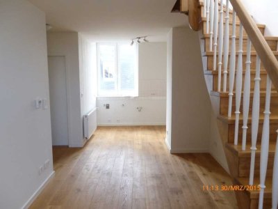DIREKT VOM EIGENTÜMER! Skyline-Blick! Wunderschöne Maisonette-Wohnung mit Loggia