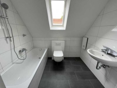 **Frisch renoviert: +neuer Laminat +weiße Wände +neues Tageslichtbad +gemütlich**