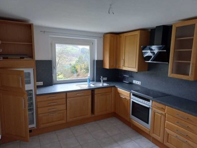 Sanierte 2-Zimmer-Erdgeschosswohnung mit Balkon und Einbauküche in Baiersbronn