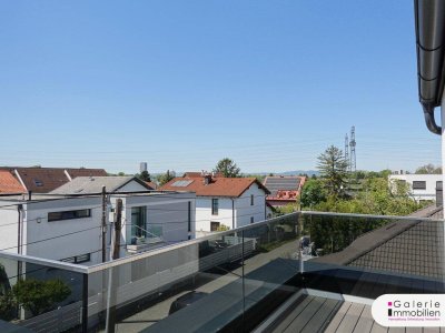 Erstbezug mit Panorama-Fernblick: Sehr schöne, helle und ruhige Doppelhaushälfte mit 4 Zimmern, Eigengarten und Dachterrasse!