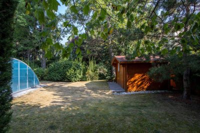 Niedrigenergie - High-End-Villa mit herrlichem Garten, Pool und viel Platz ...auch für einige Autos...