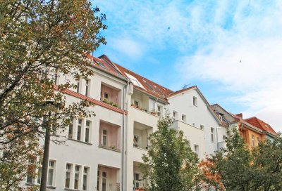 Kapitalanlage/vermietet: Dachgeschosswohnung in toller Wohnlage, dicht des Treptower Parks!
