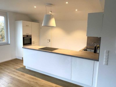 3-Zimmer DG Wohnung mit Balkon, EBK und Garten
