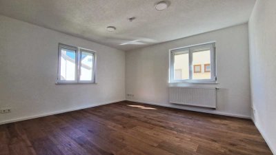 Kernsanierte 4-Zimmer-Wohnung mit Einbauküche, Loggia & Gartenanteil in Esslingen