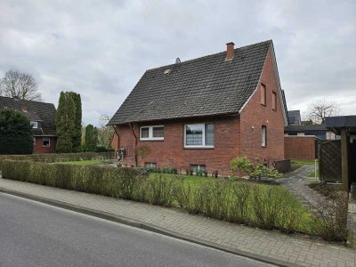Gemütliches Zweifamilienhaus mit Garage u. Carport