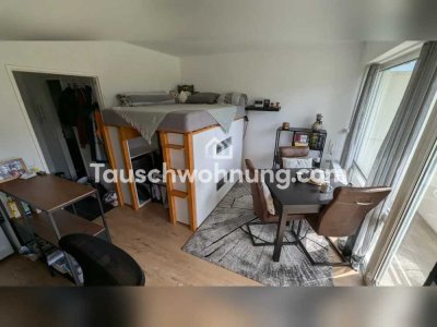Tauschwohnung: Lichtdurchflutete Wohnung mit Balkon