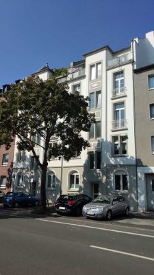 Sanierte 2-Zimmer-Wohnung in Flingern mit Einbauküche und Balkon