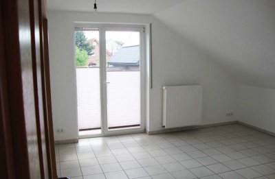 Schöne, helle Obergeschosswohnung mit großem Balkon zur Südseite, einschließlich einer Einbauküche!