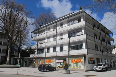 In Bad Reichenhall: Gepflegte Wohnung mit viereinhalb Zimmern und Balkon