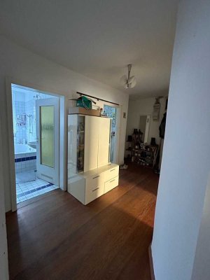 Möblierte 3-Zimmer-Wohnung -
Lehen Stuttgart