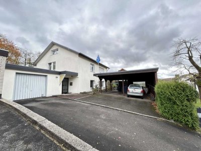 Freistehendes Einfamilienhaus mit Anbau, Garage, Doppelcarport und Garten in Warburg-Rimbeck