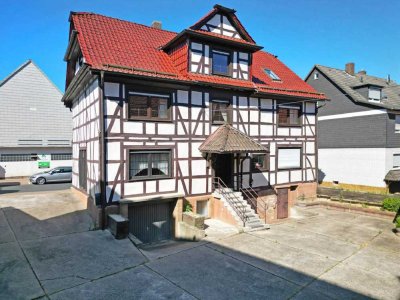 Freies, geräumiges Wohnhaus mit Scheune in zentraler Ortslage von Großenritte