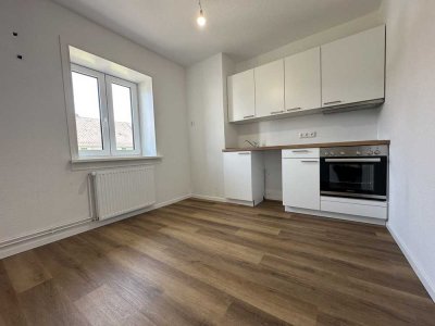Kernsanierte schöne Wohnung mit Einbauküche - courtagefrei
