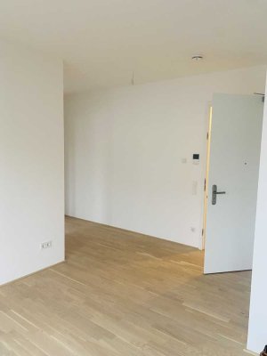 Heller Neubau mit 2 Terrassen und TG mit Wallbox