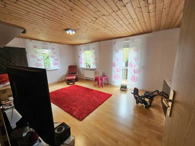 Preiswerte top gepflegt. 4,5 Zimmer Maisonetten-WHG mit Garage/Balkon!!
