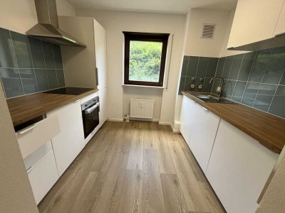Kernsanierte 2,5-Zi-Wohnung mit EBK, Balkon und Garage in Neckargemünd