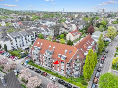 Schicke, neuwertige 2-Zimmer-Wohnung mit Balkon, Schreinerküche und TG-Stellplatz in Kessenich