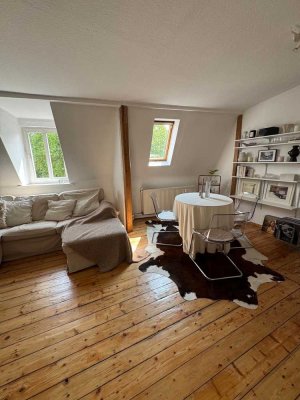 Charmante 3-Zimmer-DG-Wohnung Nähe Gänsemarkt/ Hauptbahnhof (5 Minuten zu Fuß)