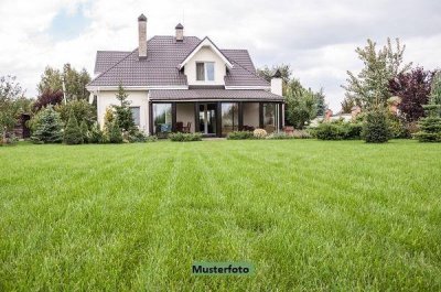 Perfektes Zuhause: Einfamilienhaus mit Carport, Pool, Gartenhütte &amp; Doppelgarage