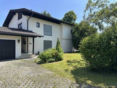 Anwesen in Traumlage!
Einfamilienhaus mit Anbau
(z.B. Wohnen & Arbeiten) & parkähnlichem Grundstüc